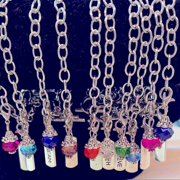 ❣️Bracelet with Love, Hope, etc❣️ - Picture 2 of 16